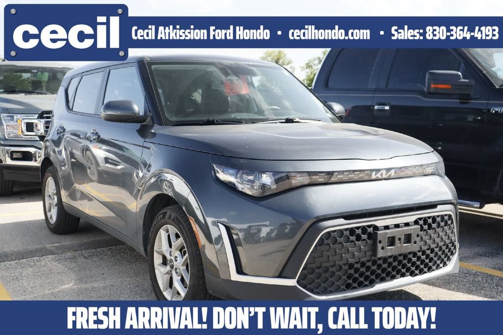 Used 2024 Kia Soul LX w/ Option Group 015 FWD image 1
