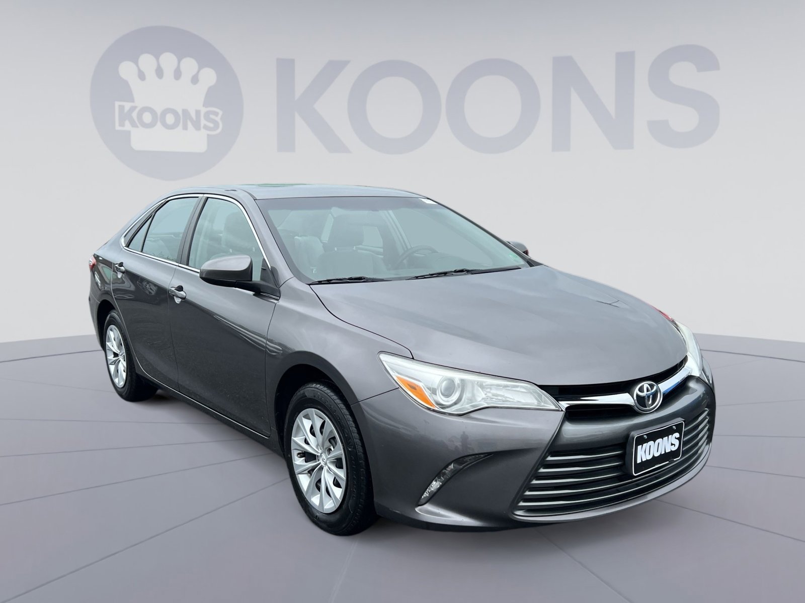 Used 2017 Toyota Camry LE FWD image 2