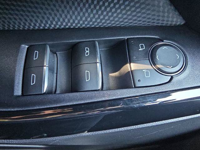 Used 2025 Chevrolet Equinox RS w/ Safety and Technology Package AWD/4WD image 28