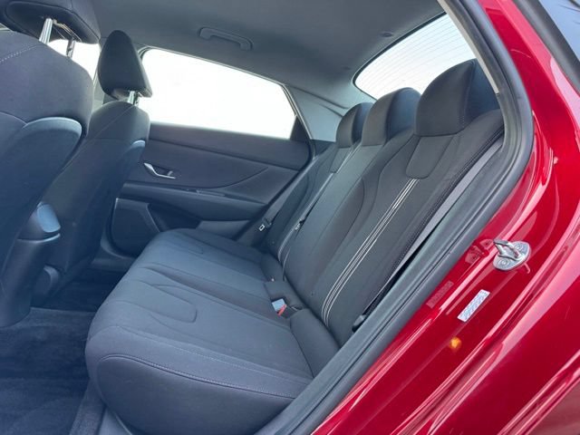 Used 2023 Hyundai Elantra SEL w/ Preferred Accessory Package FWD image 7
