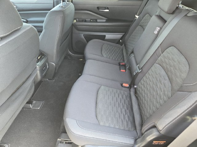 Used 2022 Nissan Pathfinder SV AWD/4WD image 27
