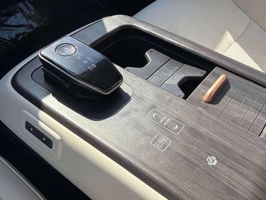 Used 2025 Nissan Ariya AWD image 31