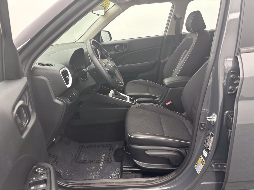 Used 2024 Hyundai Venue Limited FWD image 22