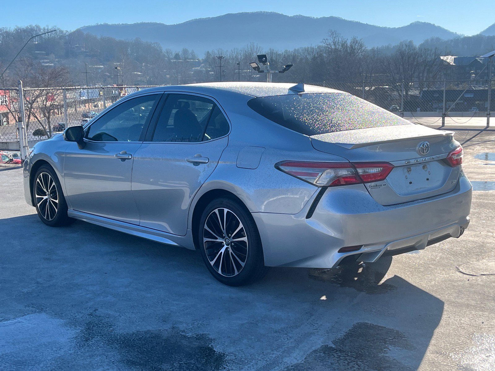 Used 2018 Toyota Camry SE image 4