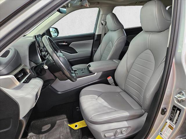 Used 2023 Toyota Highlander XLE image 18