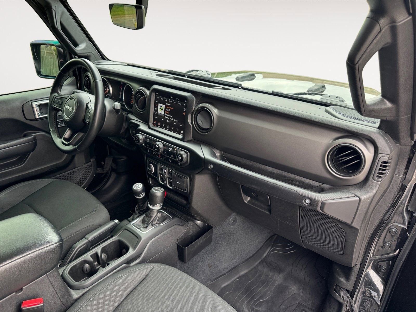 Used 2022 Jeep Gladiator Sport AWD/4WD image 15