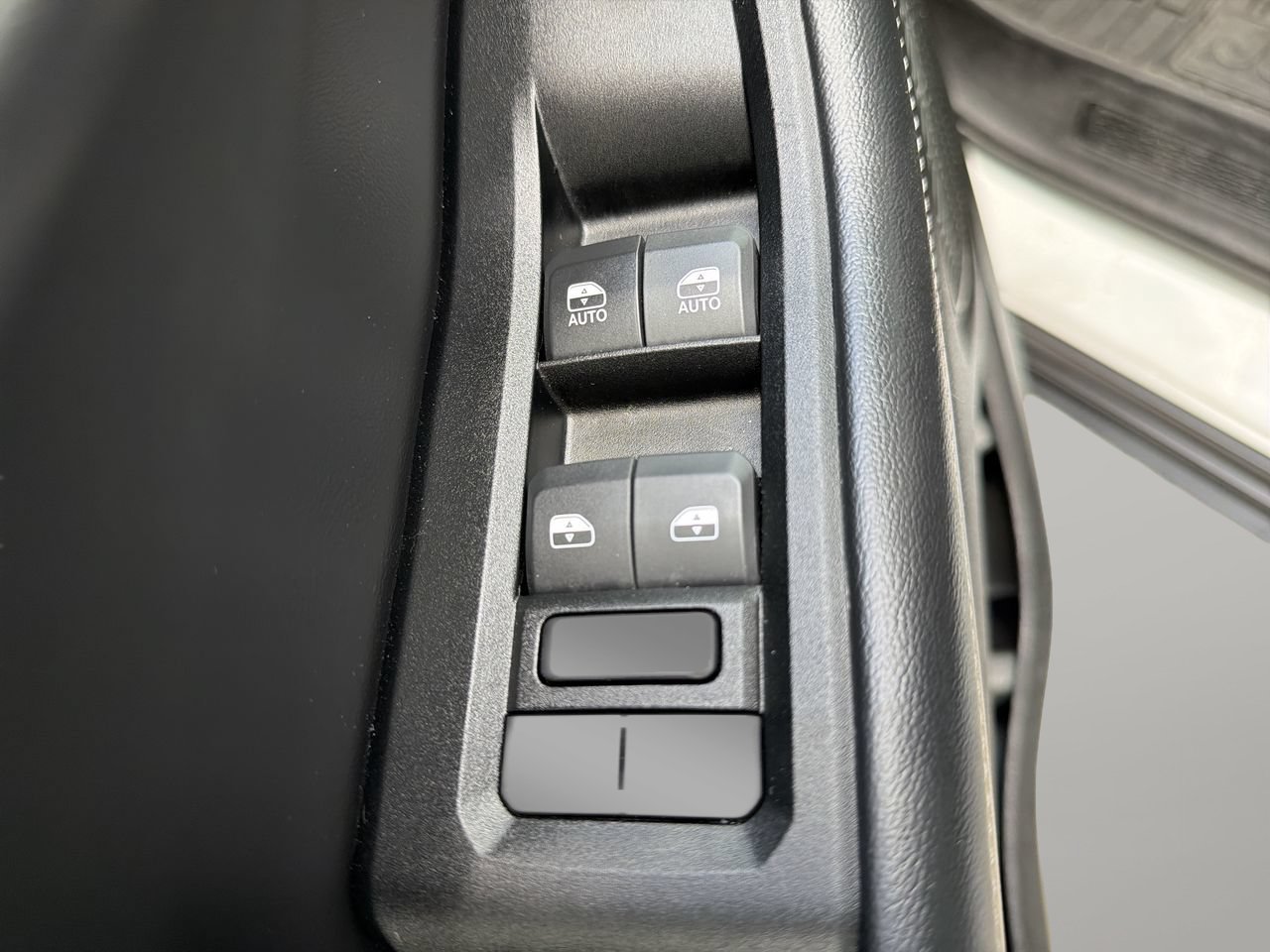 Used 2024 Jeep Grand Cherokee Altitude AWD/4WD image 17