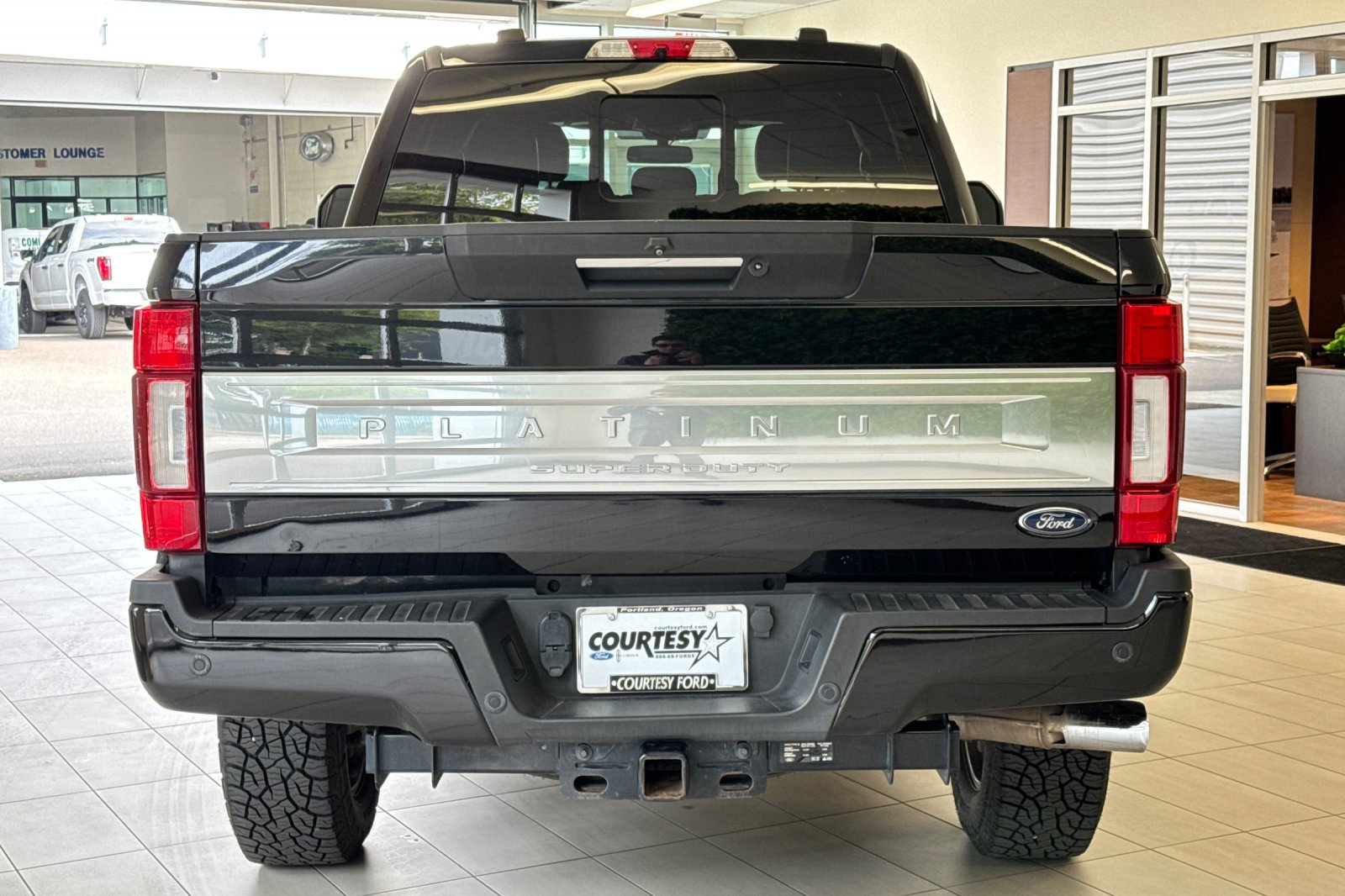 Certified 2021 Ford F250 Platinum w/ FX4 Off-Road Package image 5