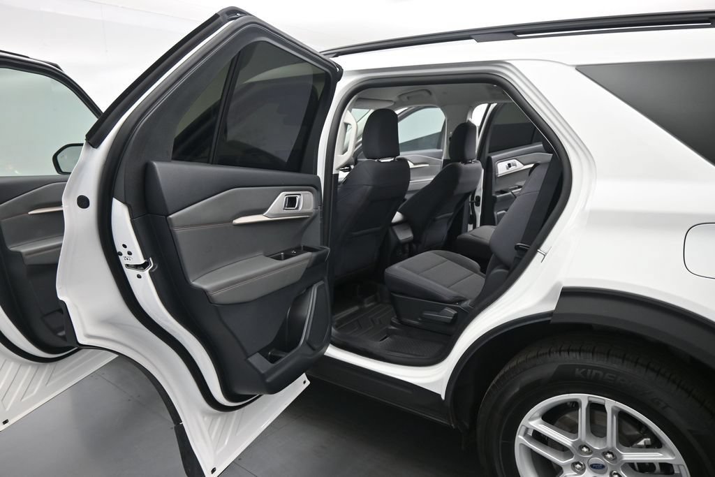 Certified 2025 Ford Explorer Active RWD image 18