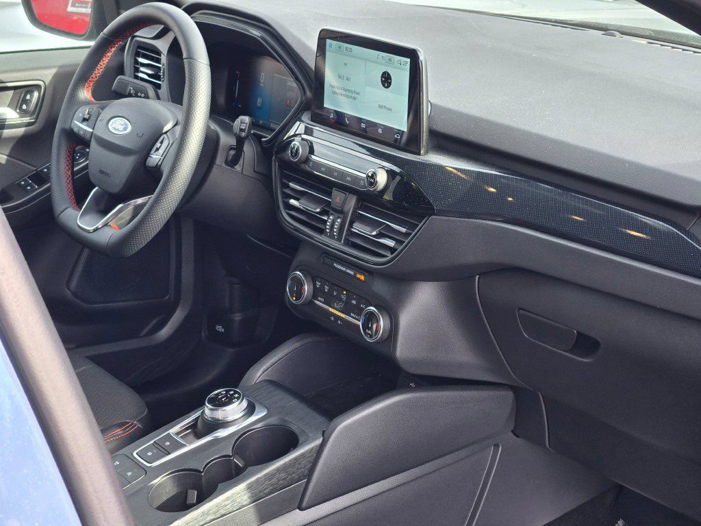 Certified 2025 Ford Escape ST-Line AWD/4WD image 6