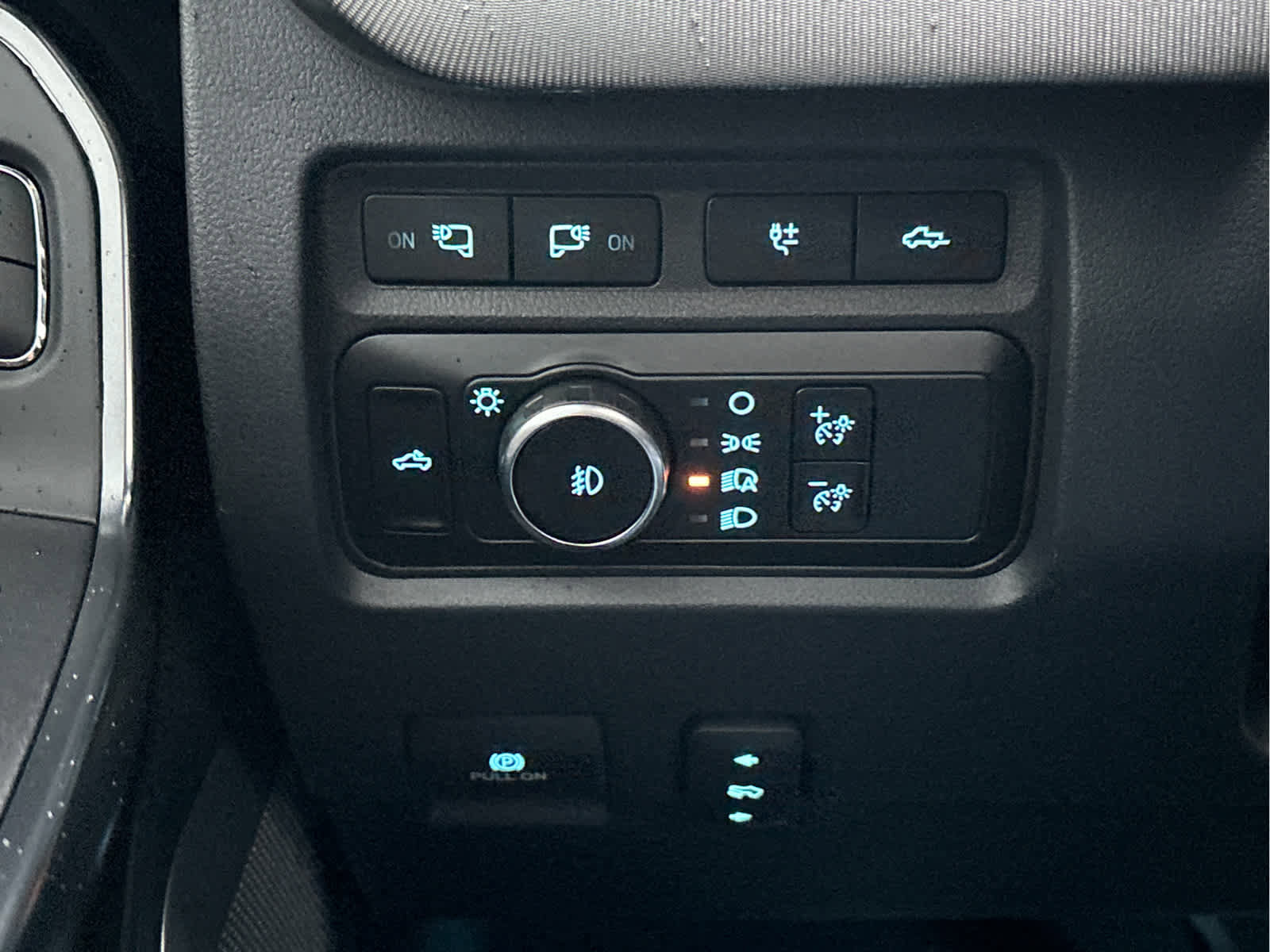 Certified 2024 Ford F350 Platinum w/ FX4 Off-Road Package image 26