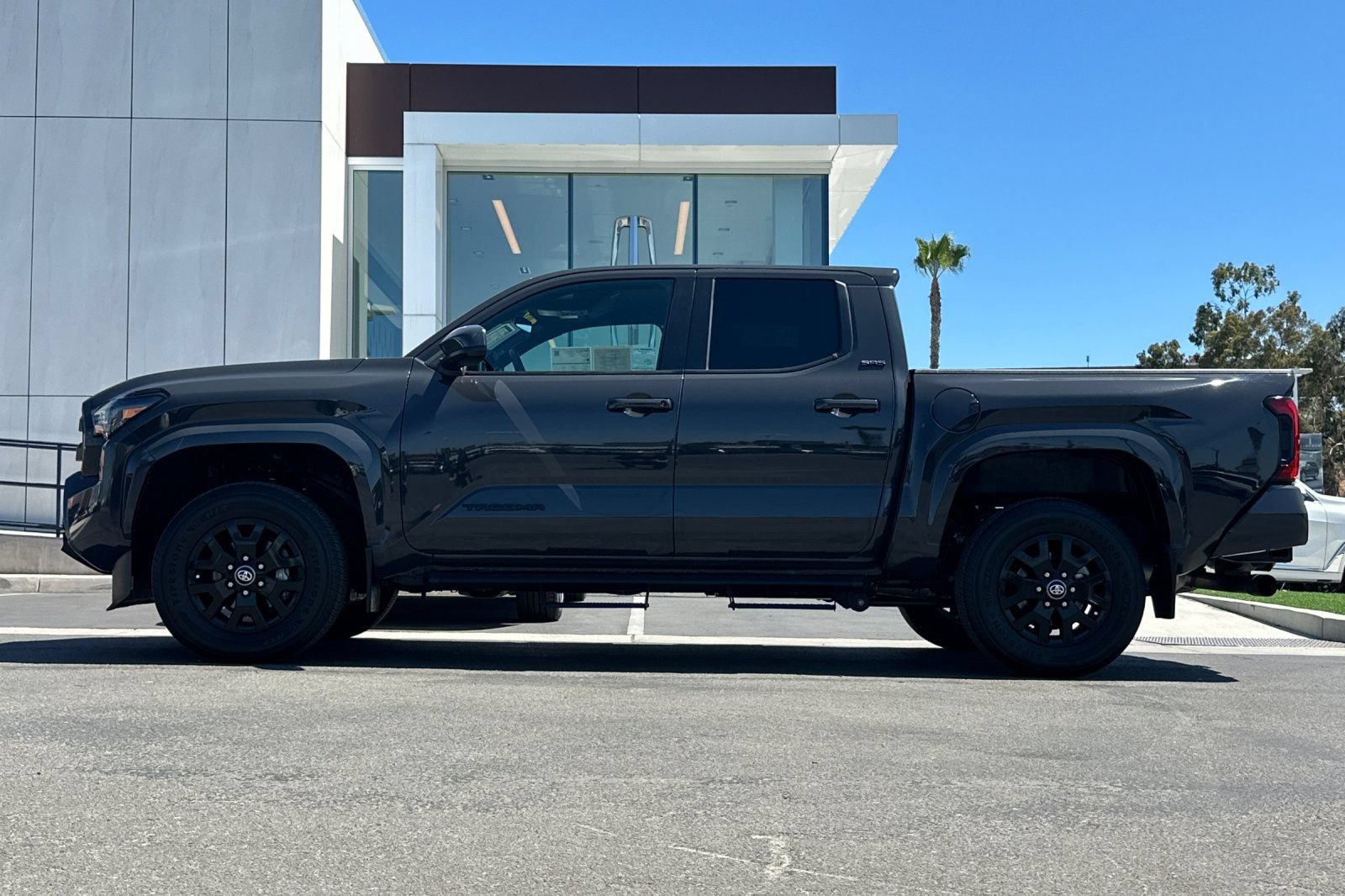 Used 2024 Toyota Tacoma SR5 AWD/4WD image 6