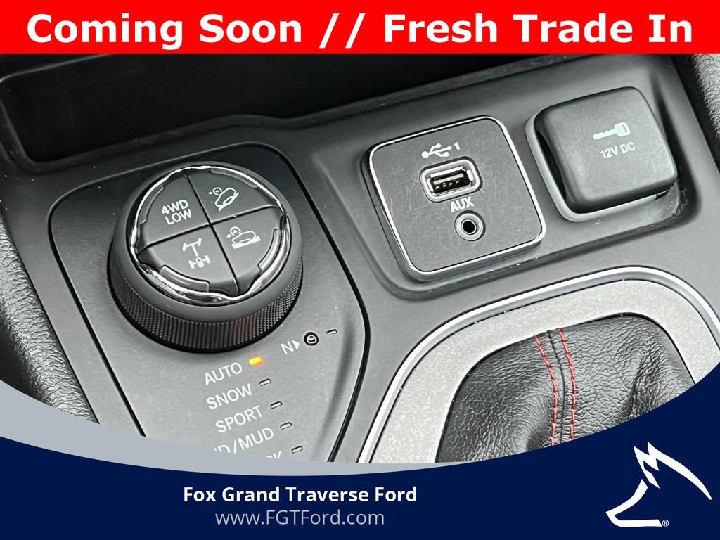 Used 2022 Jeep Cherokee Trailhawk w/ Premium Leather Package AWD/4WD image 27