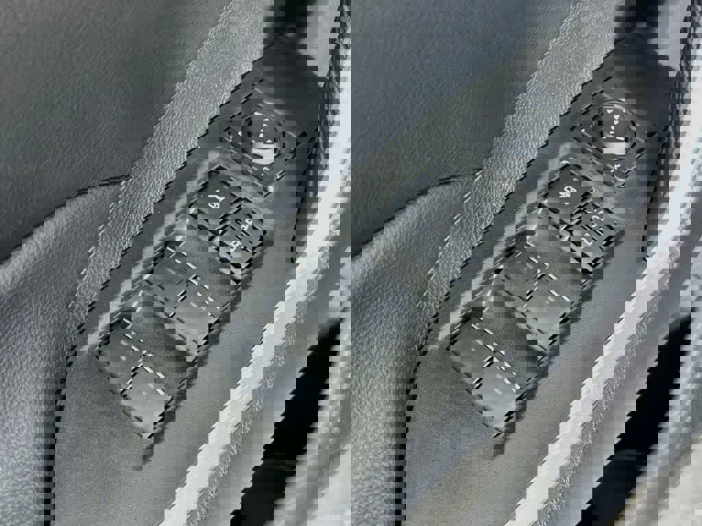 Used 2025 Toyota RAV4 XLE w/ Convenience Package image 28