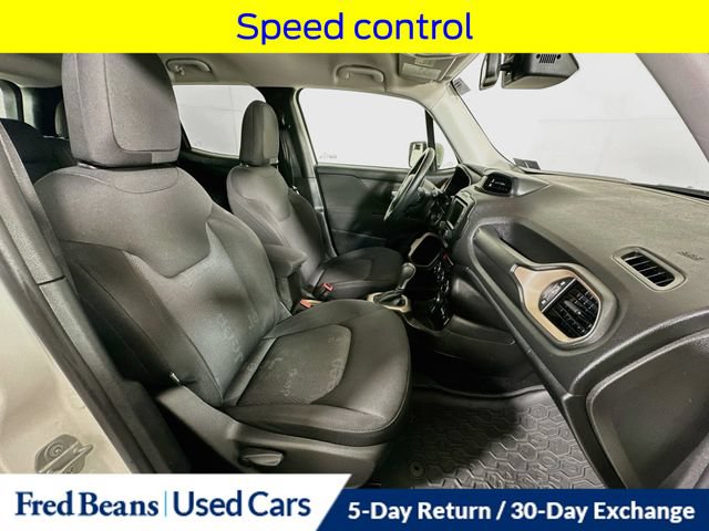 Used 2017 Jeep Renegade Latitude w/ Popular Equipment Group AWD/4WD image 33