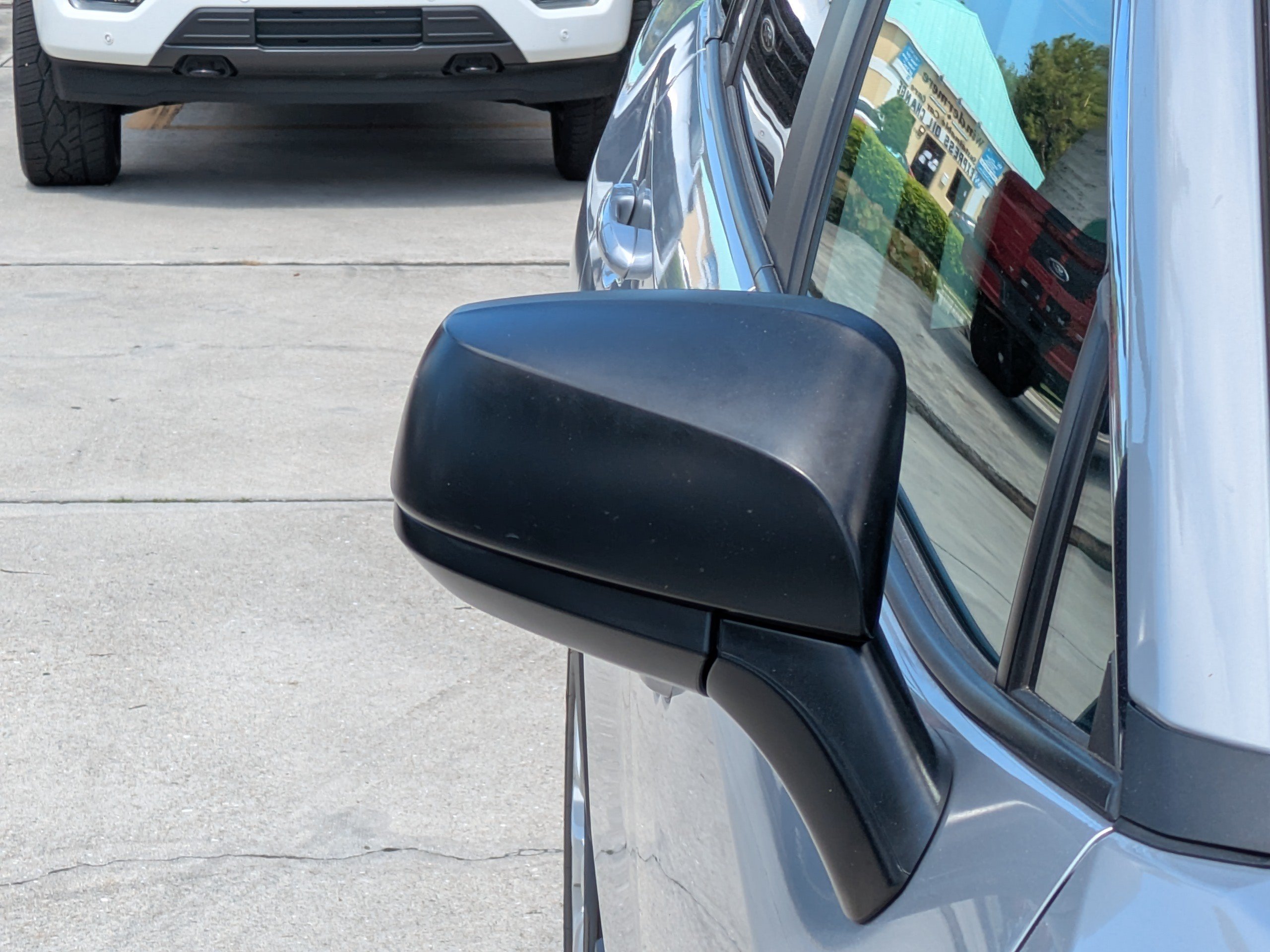 Used 2024 Toyota RAV4 LE AWD/4WD image 10