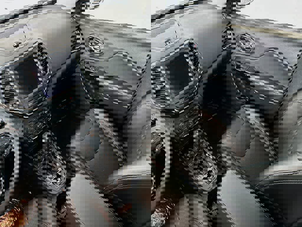 Used 2023 Jeep Cherokee Altitude Lux image 14