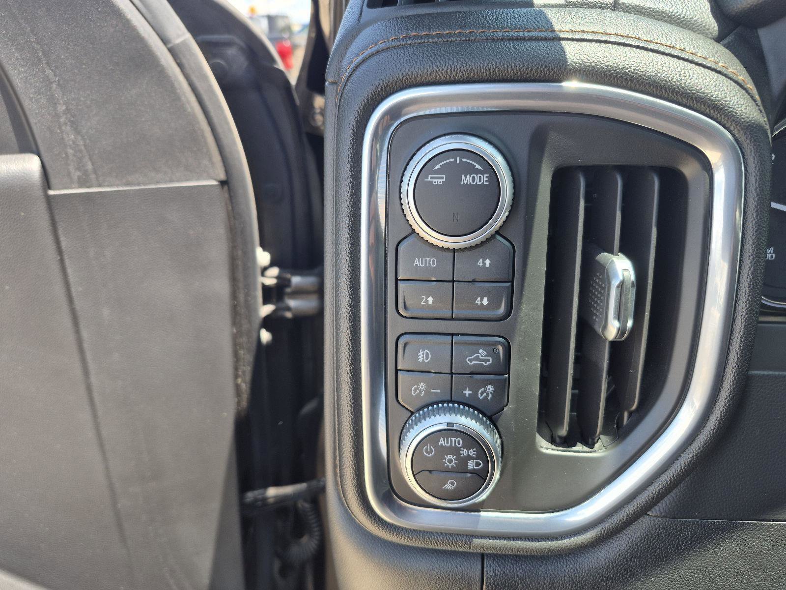Used 2020 GMC Sierra 1500 AT4 w/ AT4 Premium Package AWD/4WD image 8