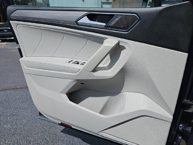 Used 2023 Volkswagen Tiguan SE FWD image 34
