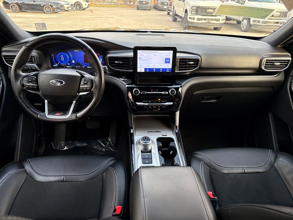 Certified 2022 Ford Explorer ST w/ ST Street Pack image 5