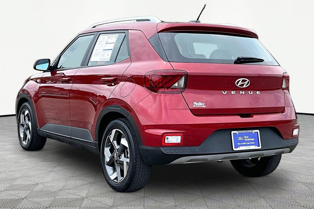 Used 2024 Hyundai Venue Limited FWD image 13