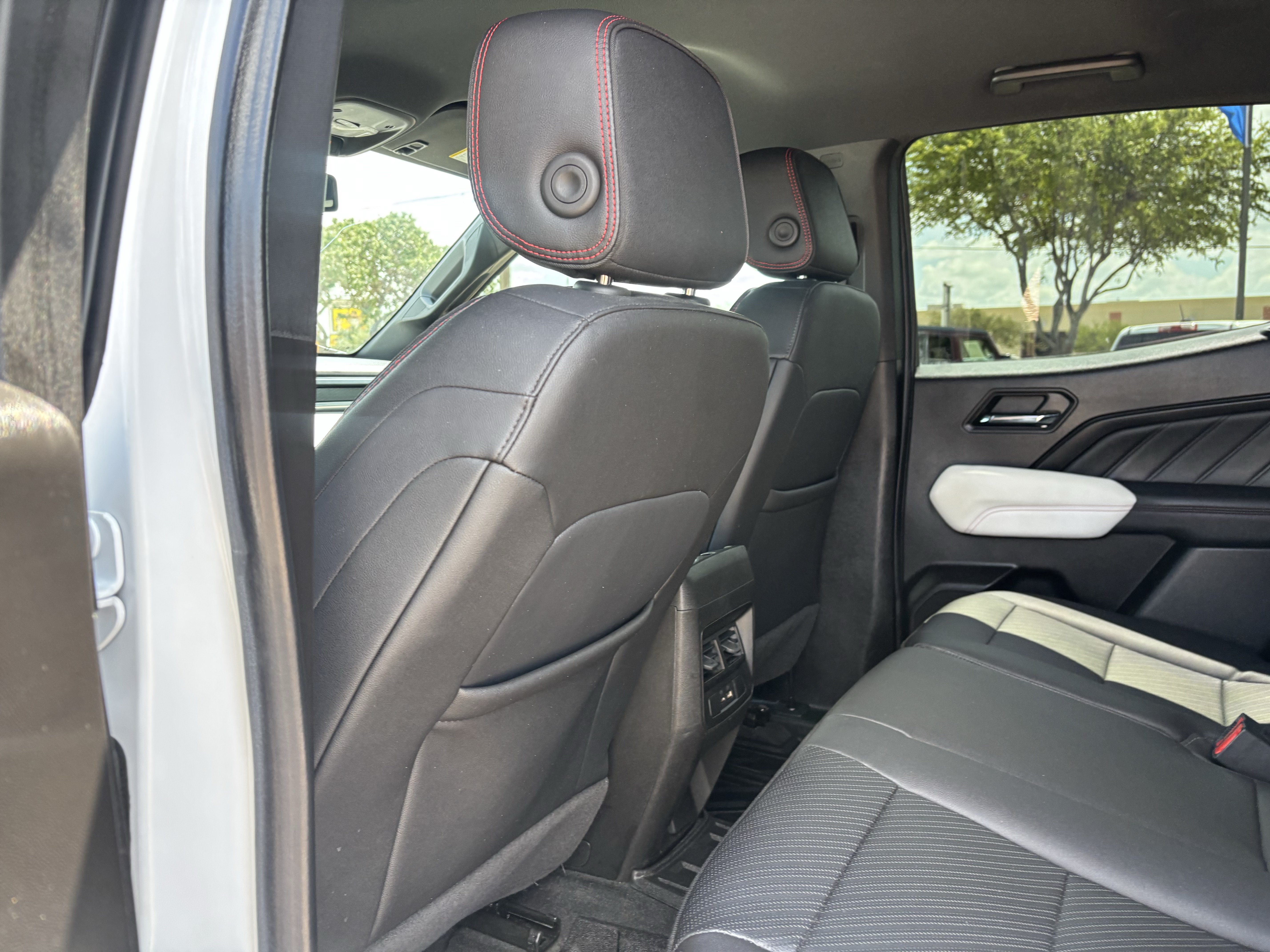 Used 2023 GMC Canyon AT4X AWD/4WD image 17