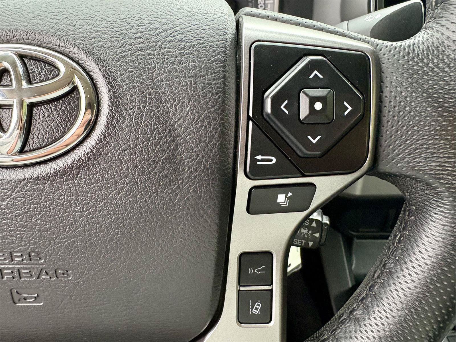 Used 2022 Toyota Tacoma SR5 RWD image 17