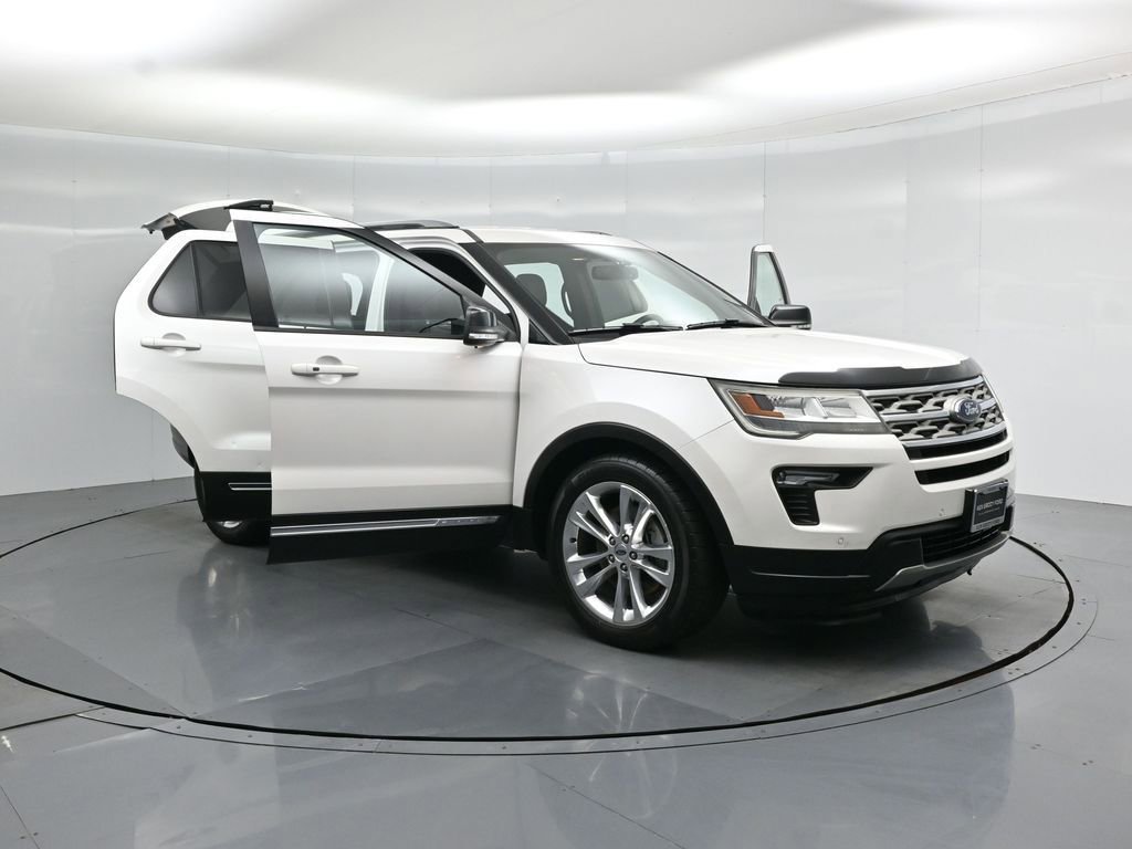 Certified 2018 Ford Explorer XLT w/ Equipment Group 202A FWD image 32