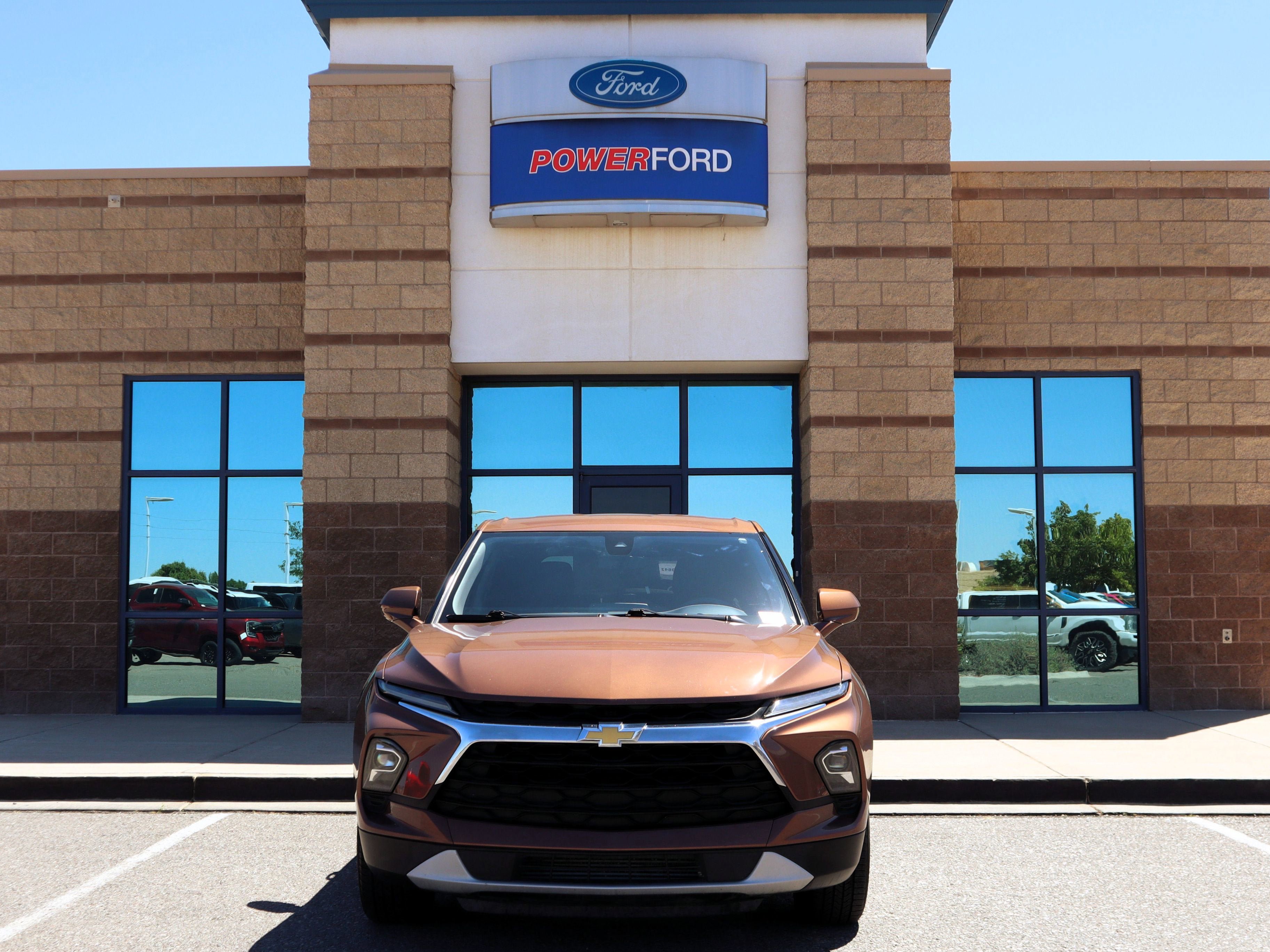 Used 2023 Chevrolet Blazer LT FWD image 3