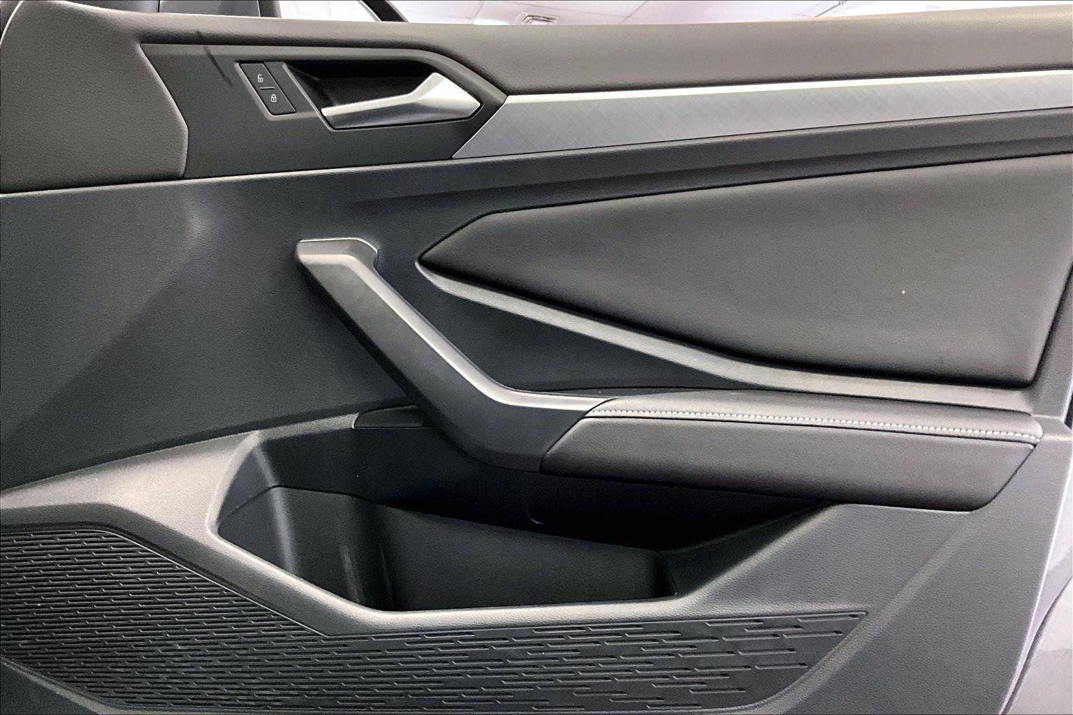 Used 2022 Volkswagen Jetta SE image 23