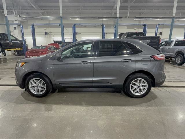 Certified 2022 Ford Edge SEL w/ Convenience Package image 2