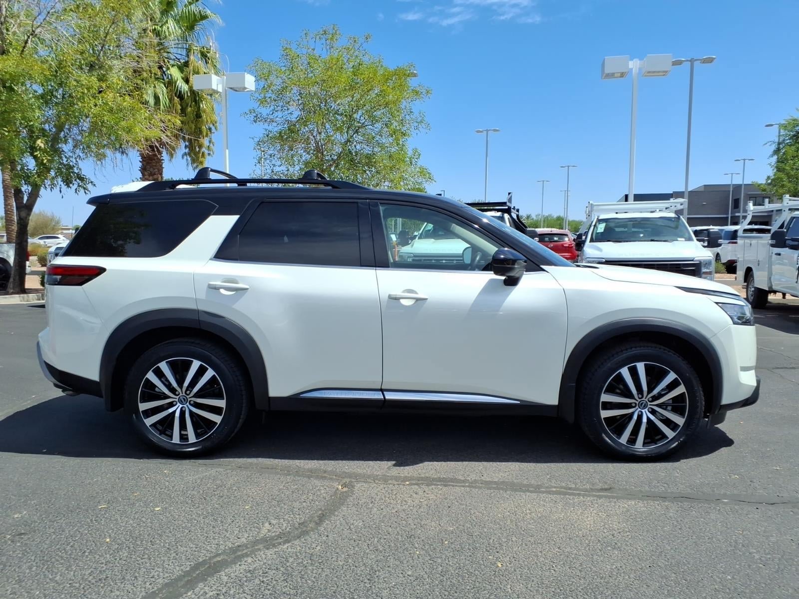 Used 2024 Nissan Pathfinder Platinum AWD/4WD image 3