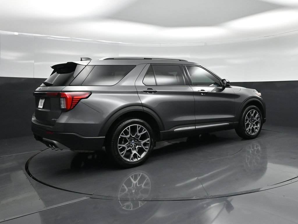 Certified 2025 Ford Explorer Platinum w/ Ultimate Package AWD/4WD image 27