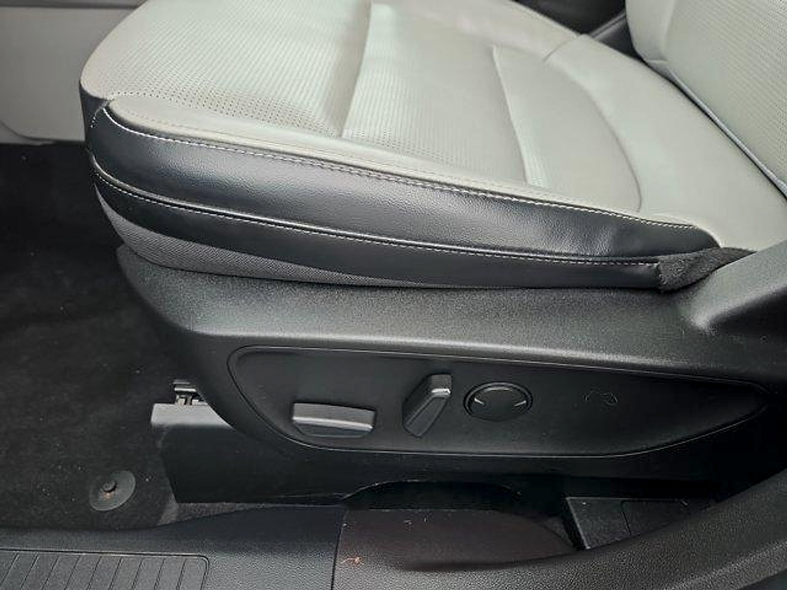 Certified 2023 Ford Escape Platinum AWD/4WD image 12