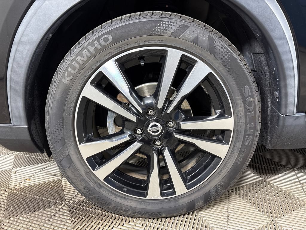 Used 2019 Nissan Kicks SV FWD image 12