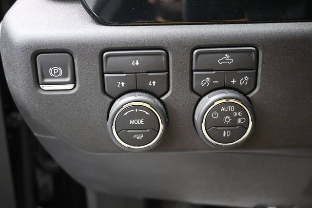 Used 2025 Chevrolet Silverado 2500 LT w/ Convenience Package AWD/4WD image 8