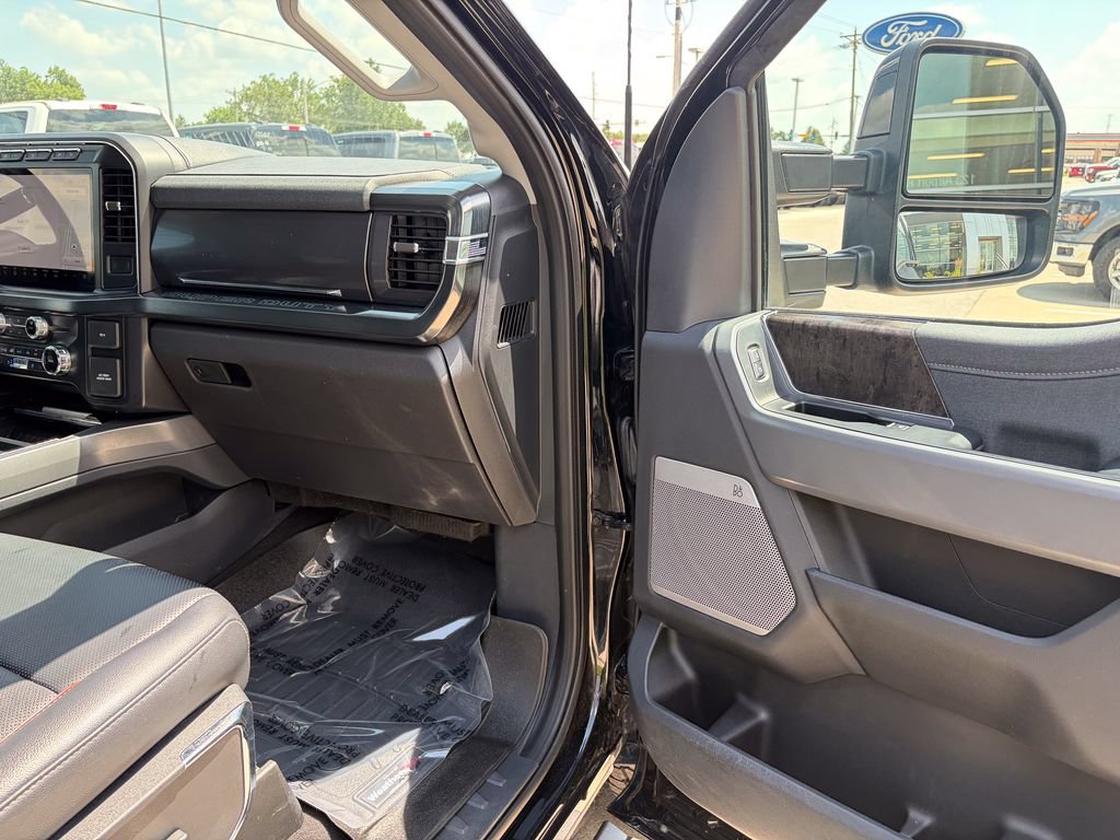 Certified 2024 Ford F250 Lariat w/ Lariat Ultimate Package AWD/4WD image 17