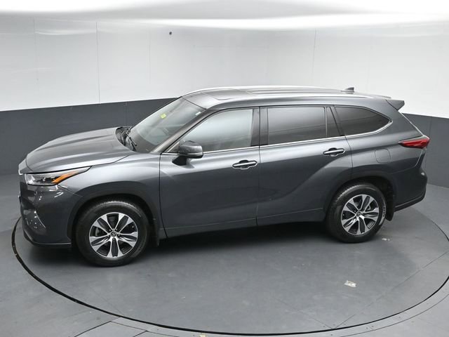Used 2021 Toyota Highlander XLE AWD/4WD image 49