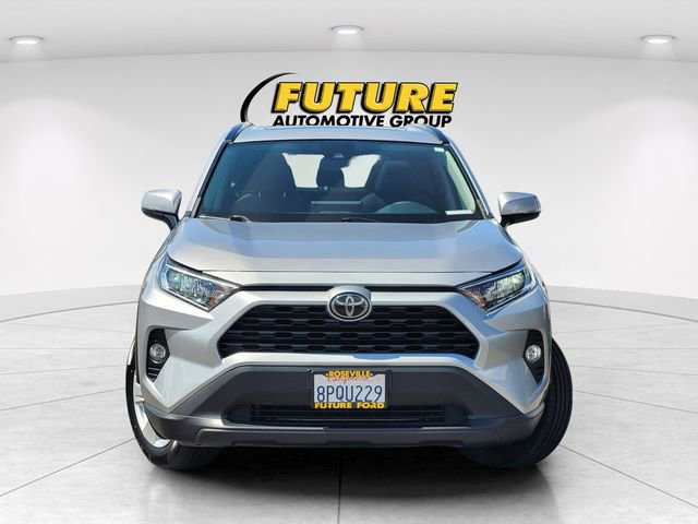 Used 2019 Toyota RAV4 XLE AWD/4WD image 2