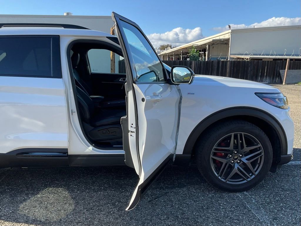 Certified 2025 Ford Explorer ST-Line w/ Premium Package image 48