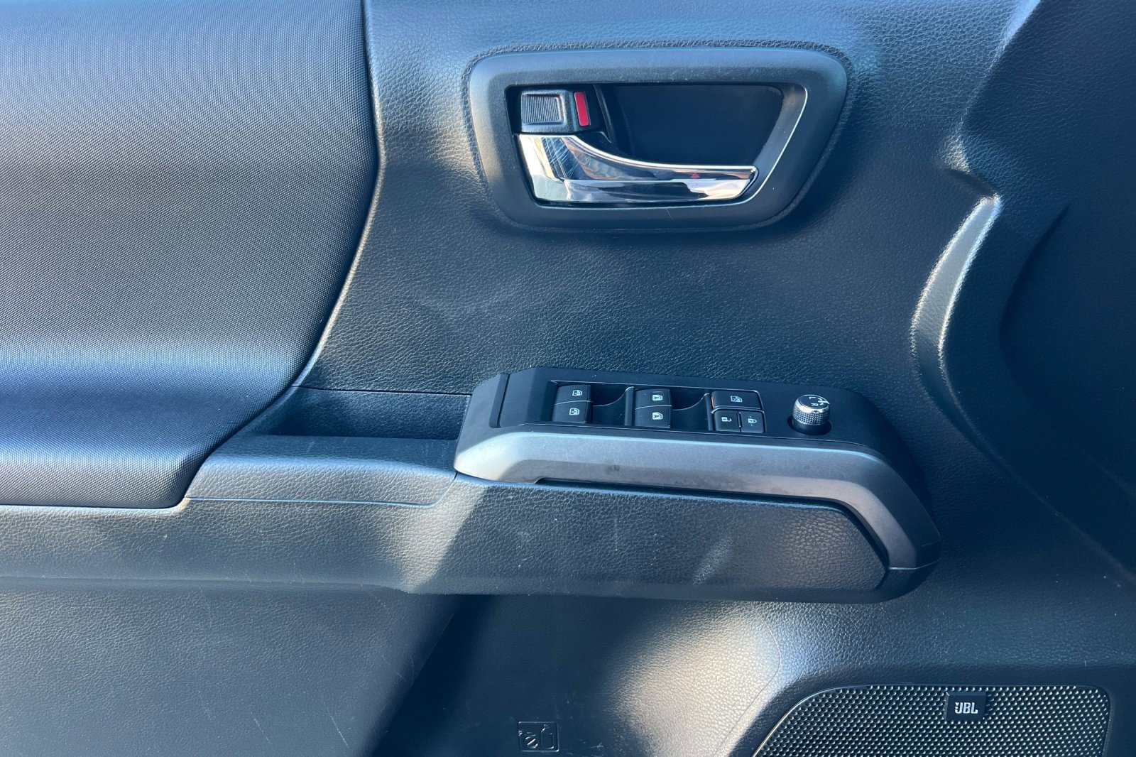 Used 2016 Toyota Tacoma TRD Off-Road image 12