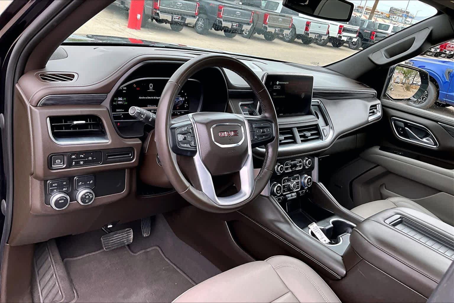 Used 2023 GMC Yukon SLT w/ SLT Luxury Package AWD/4WD image 18