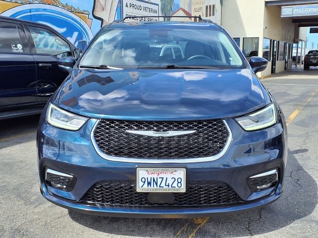 Used 2022 Chrysler Pacifica Touring-L FWD image 2