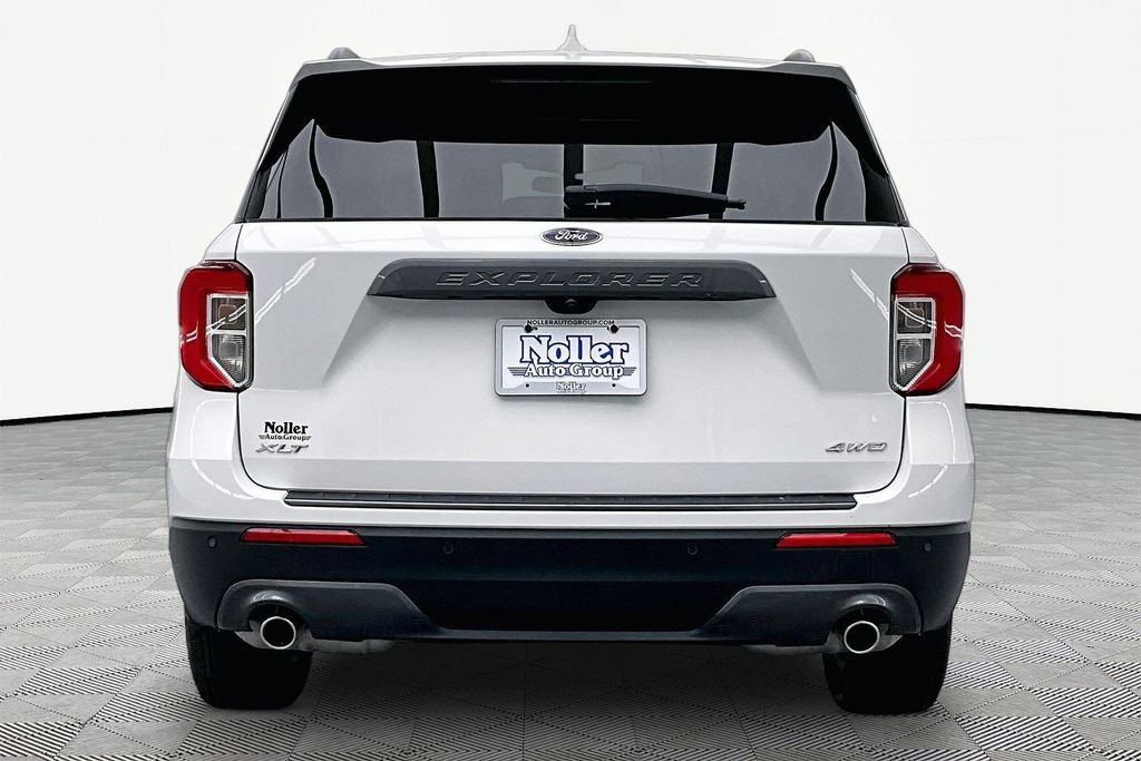Certified 2024 Ford Explorer XLT w/ Equipment Group 202A AWD/4WD image 4