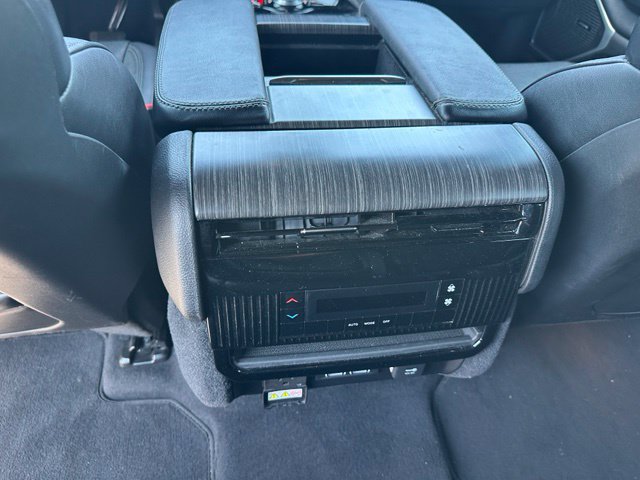 Used 2024 Jeep Wagoneer L Series II w/ Flexible Seating Group AWD/4WD image 18