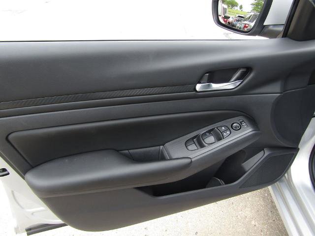 Used 2022 Nissan Altima 2.5 S FWD image 14