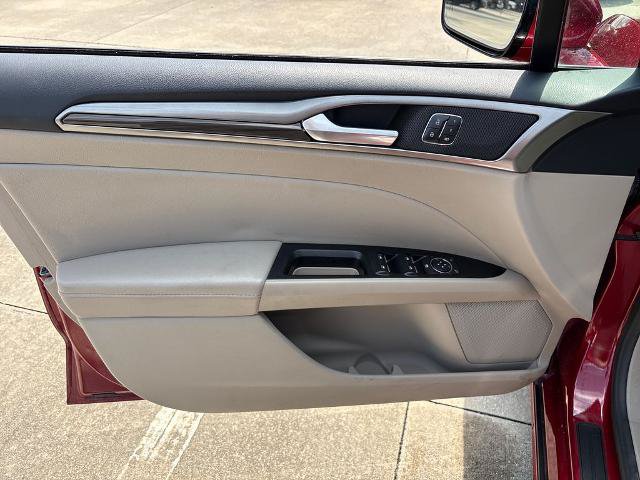 Certified 2017 Ford Fusion SE w/ Fusion SE Technology Package FWD image 15