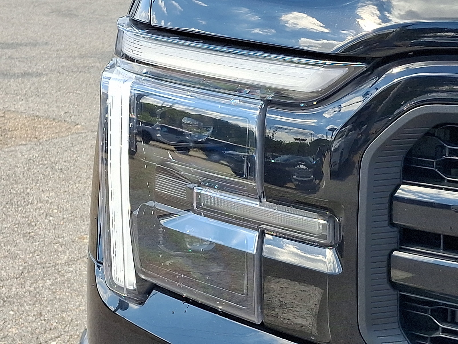 Certified 2024 Ford F150 Lariat w/ Equipment Group 502A High AWD/4WD image 9