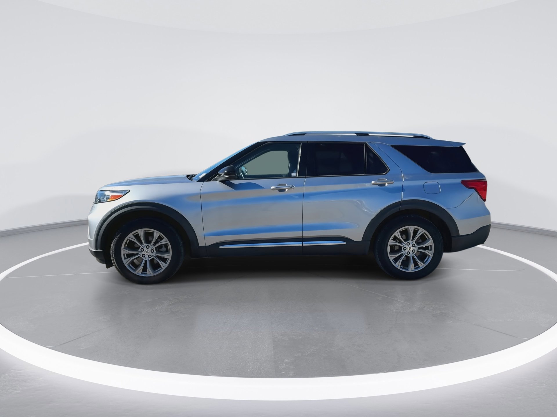 Certified 2022 Ford Explorer Limited w/ Equipment Group 301A image 9