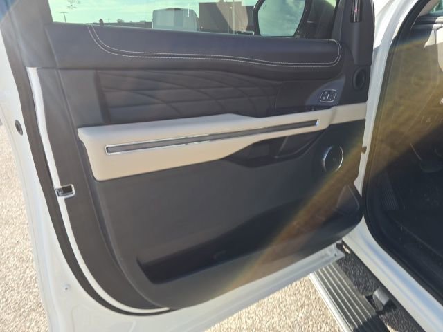 Certified 2022 Ford Expedition Platinum image 8